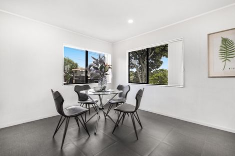 Photo of property in 2/23 Beatrice Avenue, Hillcrest, Auckland, 0627