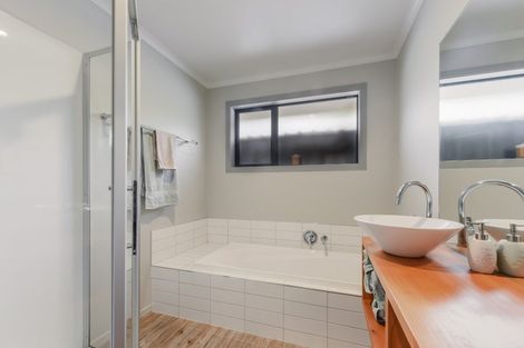 Photo of property in 20 Katania Heights, Brightwater, 7022