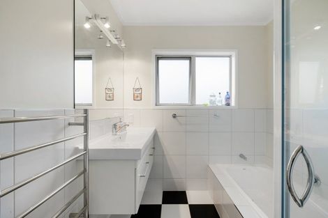 Photo of property in 3 Dallinger Street, St Andrews, Hamilton, 3200