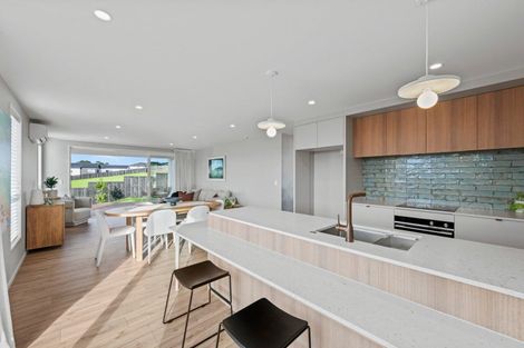 Photo of property in 42 Opouatu Avenue, Glenbrook, 2681