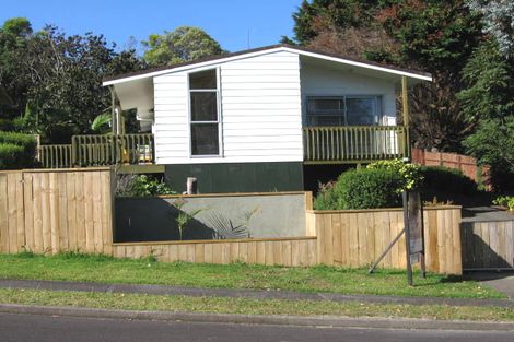 Photo of property in 3 Cottam Grove, Northcross, Auckland, 0632