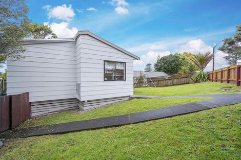 Photo of property in 17 Elizabeth Drive, West Harbour, Auckland, 0618