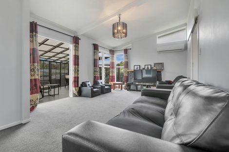 Photo of property in 38 Maui Pomare Street, Blockhouse Bay, Auckland, 0600