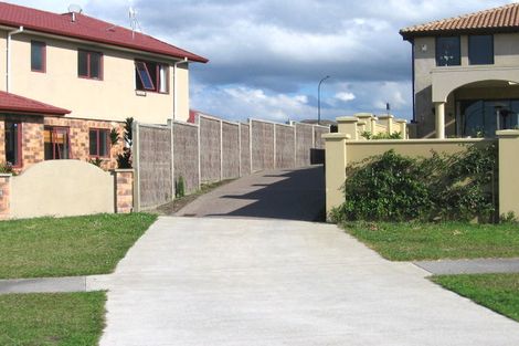 Photo of property in 15 Onemana Way, Te Atatu Peninsula, Auckland, 0610