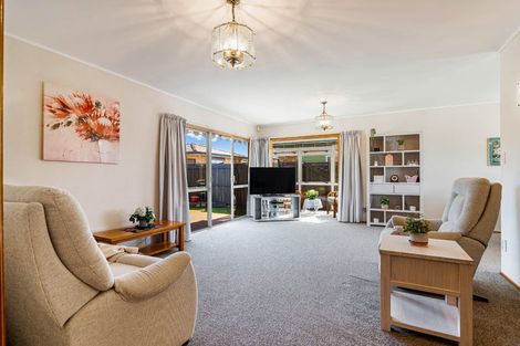 Photo of property in 38 Edward Avenue, Orewa, 0931