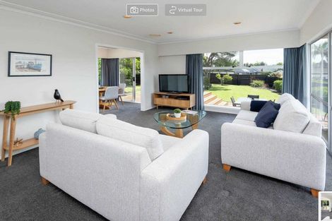 Photo of property in 11 Towra Place, Botany Downs, Auckland, 2010