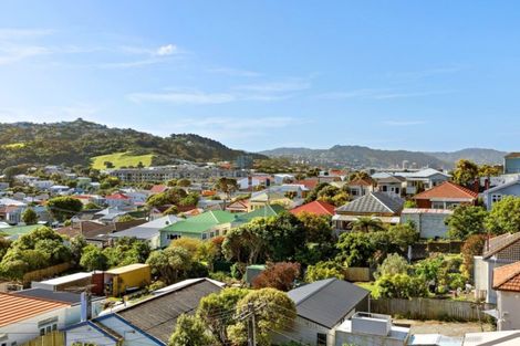 Photo of property in Beresford Apartments, 19/118 Russell Terrace, Berhampore, Wellington, 6023