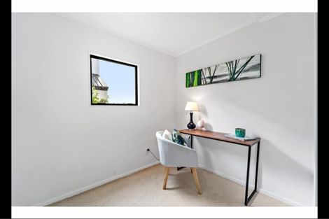 Photo of property in 2/5 Anne Road, Hillcrest, Auckland, 0627