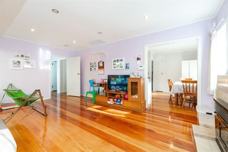 Photo of property in 9 Stephen Avenue, Henderson, Auckland, 0610