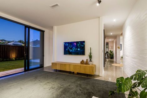 Photo of property in 19b Hart Road, Hauraki, Auckland, 0622