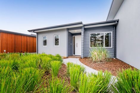 Photo of property in 4 Kakariki Lane, Waiwhakaiho, New Plymouth, 4312