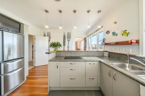 Photo of property in 28 Taupo Crescent, Plimmerton, Porirua, 5026