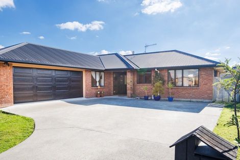 Photo of property in 15 Orlando Way, Kelvin Grove, Palmerston North, 4414