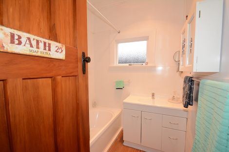 Photo of property in 172 Macandrew Road, South Dunedin, Dunedin, 9012