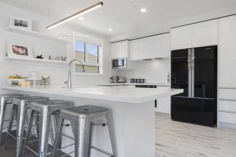 Photo of property in 3 Kitchener Terrace, Moturoa, New Plymouth, 4310