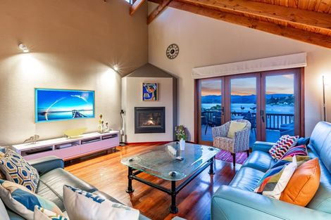 Photo of property in 1/6 Mana Esplanade, Paremata, Porirua, 5026