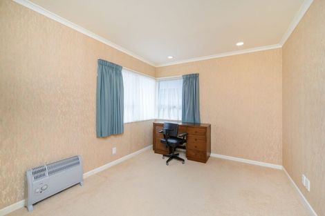 Photo of property in 27 Rosebank Avenue, Kelvin Grove, Palmerston North, 4414