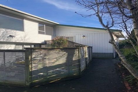 Photo of property in 124 Taylor Terrace, Tawa, Wellington, 5028