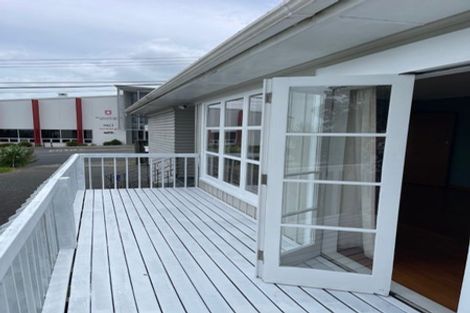 Photo of property in 55 Forrest Hill Road, Milford, Auckland, 0620