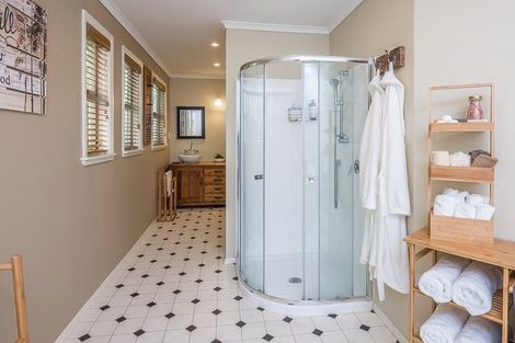 Photo of property in 178 Main Road South, Raumati South, Paraparaumu, 5032