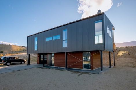 Photo of property in 33 Stratford Drive, Mount Pisa, Cromwell, 9383