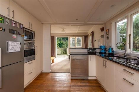 Photo of property in 8 Dorothy Road, Laingholm, Auckland, 0604