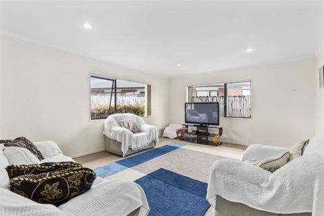 Photo of property in 37 Nicholas Gibbons Drive, Clendon Park, Auckland, 2103