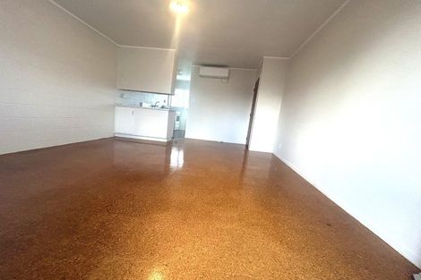 Photo of property in 4/318 Te Atatu Road, Te Atatu South, Auckland, 0610