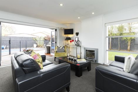 Photo of property in 6 Rodeo Drive, Kelvin Grove, Palmerston North, 4414