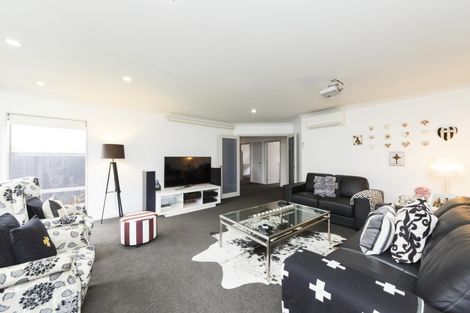 Photo of property in 6 Rodeo Drive, Kelvin Grove, Palmerston North, 4414