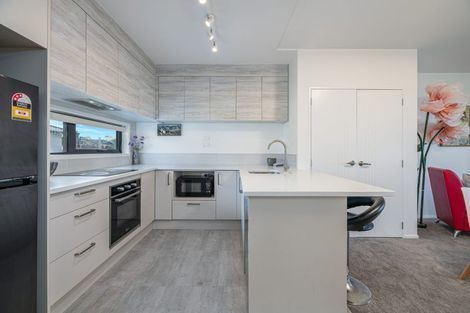 Photo of property in 6/43b Waimumu Road, Massey, Auckland, 0614