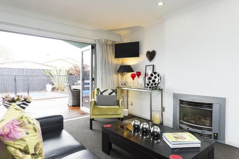 Photo of property in 6 Rodeo Drive, Kelvin Grove, Palmerston North, 4414