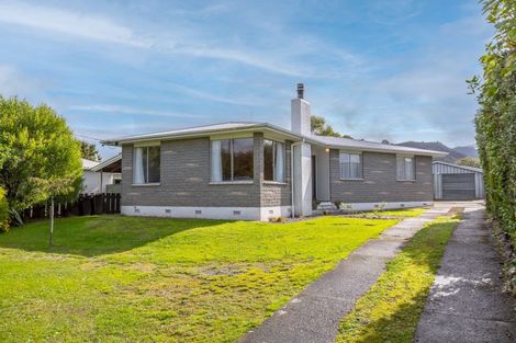 Photo of property in 13 Farrier Grove, Featherston, 5710