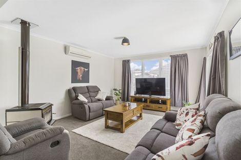 Photo of property in 11 Paton Avenue, Te Atatu South, Auckland, 0610