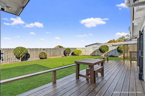 Photo of property in 23 Brookesmith Drive, Waiuku, 2123