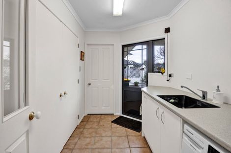 Photo of property in 10 Taylor Place, Merrilands, New Plymouth, 4312