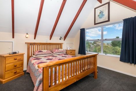 Photo of property in 18 Waari Avenue, Sunnyvale, Auckland, 0612