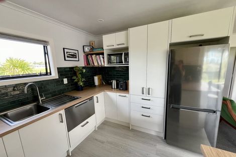 Photo of property in 8 Roseneath Place, Birkdale, Auckland, 0626