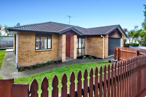 Photo of property in 63a Stottholm Road, Titirangi, Auckland, 0604