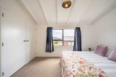 Photo of property in 13 King Charles Drive, Kingsley Heights, Upper Hutt, 5018