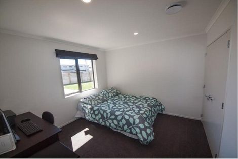 Photo of property in 212 Mark Avenue, Grenada Village, Wellington, 6037