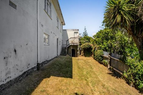 Photo of property in 32 Victoria Road, New Plymouth, 4310
