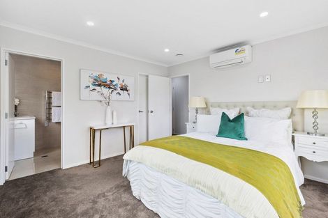 Photo of property in 4225a Great North Road, Glendene, Auckland, 0602