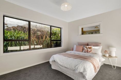 Photo of property in 40 Hinau Street, Tawa, Wellington, 5028