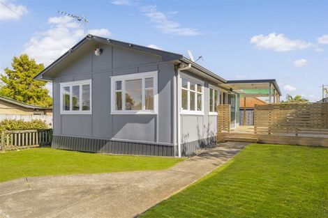 Photo of property in 140 Don Buck Road, Massey, Auckland, 0614