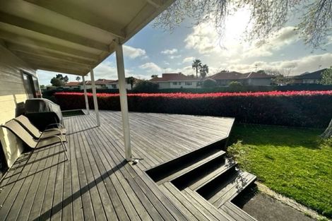 Photo of property in 2/40 Mirrabooka Avenue, Botany Downs, Auckland, 2010