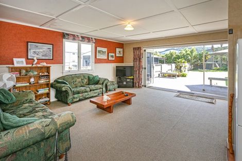 Photo of property in 102 Riverview Road, Whangamata, 3620