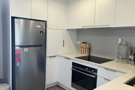 Photo of property in 4/37 Camelot Place, Glenfield, Auckland, 0629