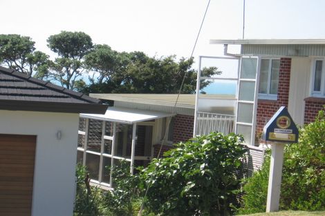 Photo of property in 3/17 Scarboro Terrace, Murrays Bay, Auckland, 0630