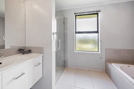 Photo of property in 16 Lacebark Drive, Kinloch, Taupo, 3377